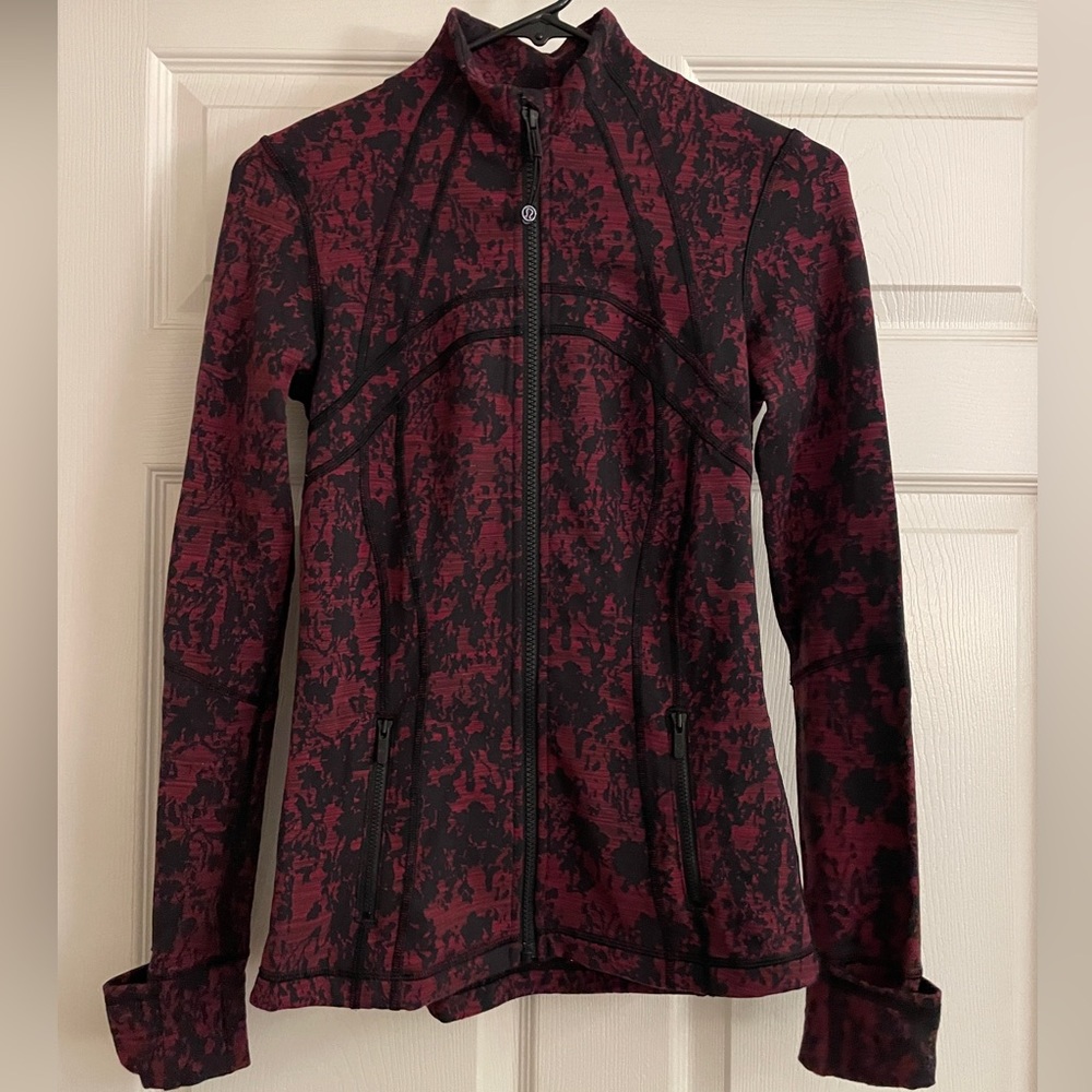 Lululemon Women Define Jacket Red Black Camo Full Zip Track Size 4.